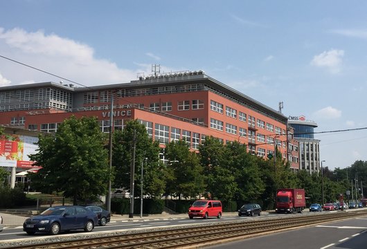 Aus einem alten Bürogebäude aus den 90er-Jahren macht die PORR das neue Zuhause für ein führendes Medienunternehmen der Tschechischen Republik. 