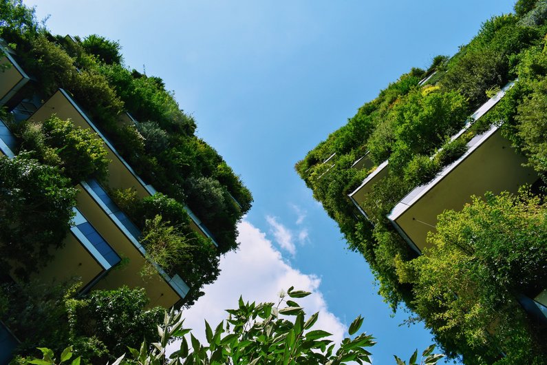 Das Bosco Verticale in Mailand, eine bemerkenswerte architektonische Struktur mit vertikalen Gärten.