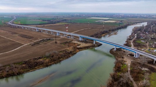 Bird's eye view of a bridge over a river