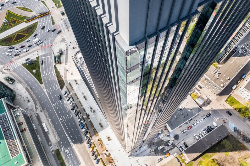 An aerial view of a tall skyscraper, photographed from top to bottom.