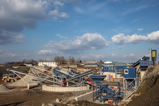 The light material separator with dewatering screen in the first extension.