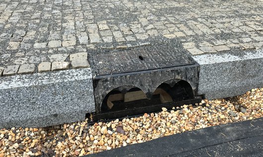 Caption: Even the kerb drainage systems needed to correspond to the specifications set down by the Monument Care Department. 