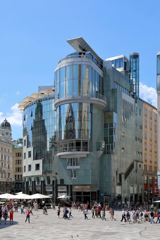 Today's Haas House, in which St Stephen's Cathedral is reflected