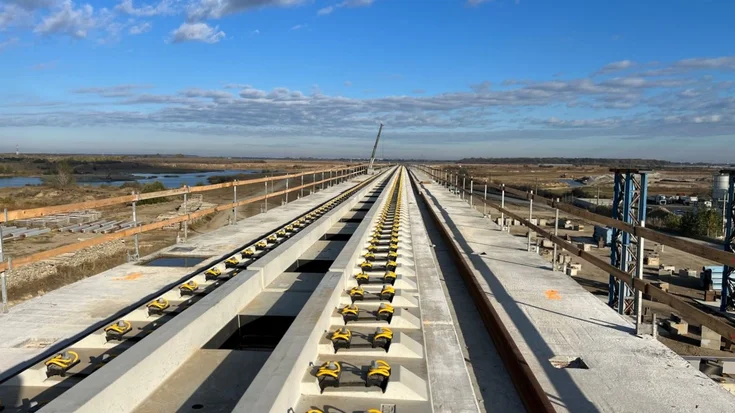 Bahnschienen des Slab Track Austria-Systems