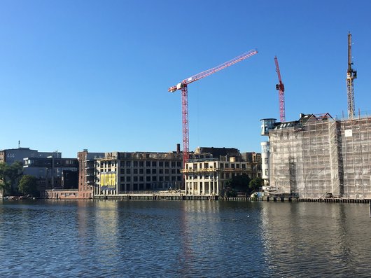 View across the Spree to the new construction. 