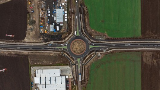 Bird's eye view of a traffic circle