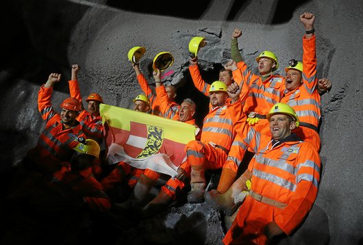 Loud cheers were heard after successful break-through of the Albula tunnel.