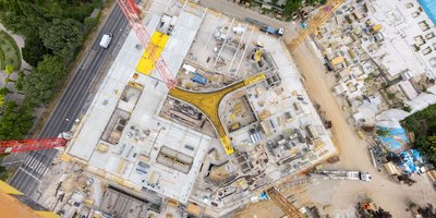 Große Baustelle aus der Kranperspektive